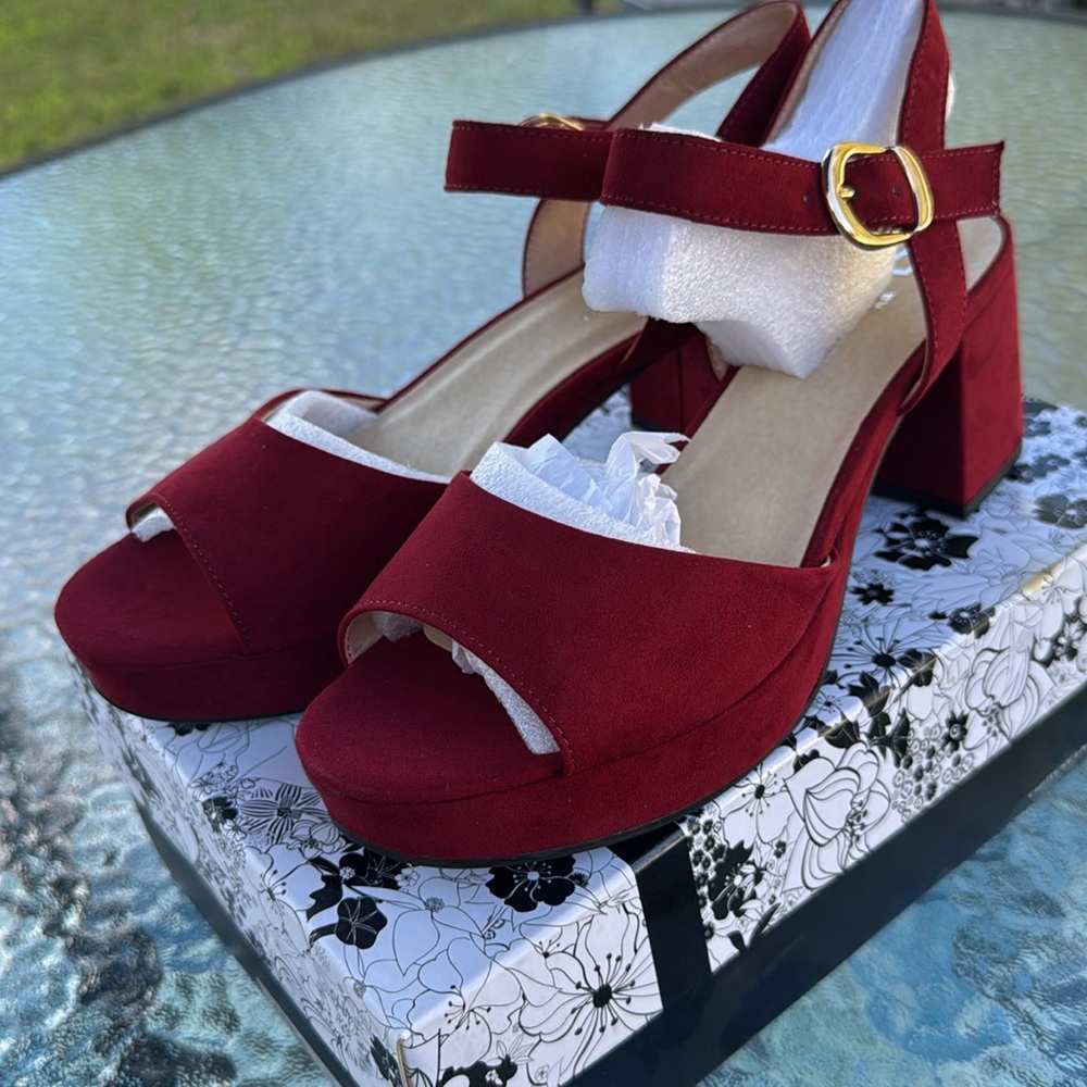 CL BY LAUNDRY Kensie Suede Cherry Red chunky heal ‎Sandals Size 8.5 Women’s New